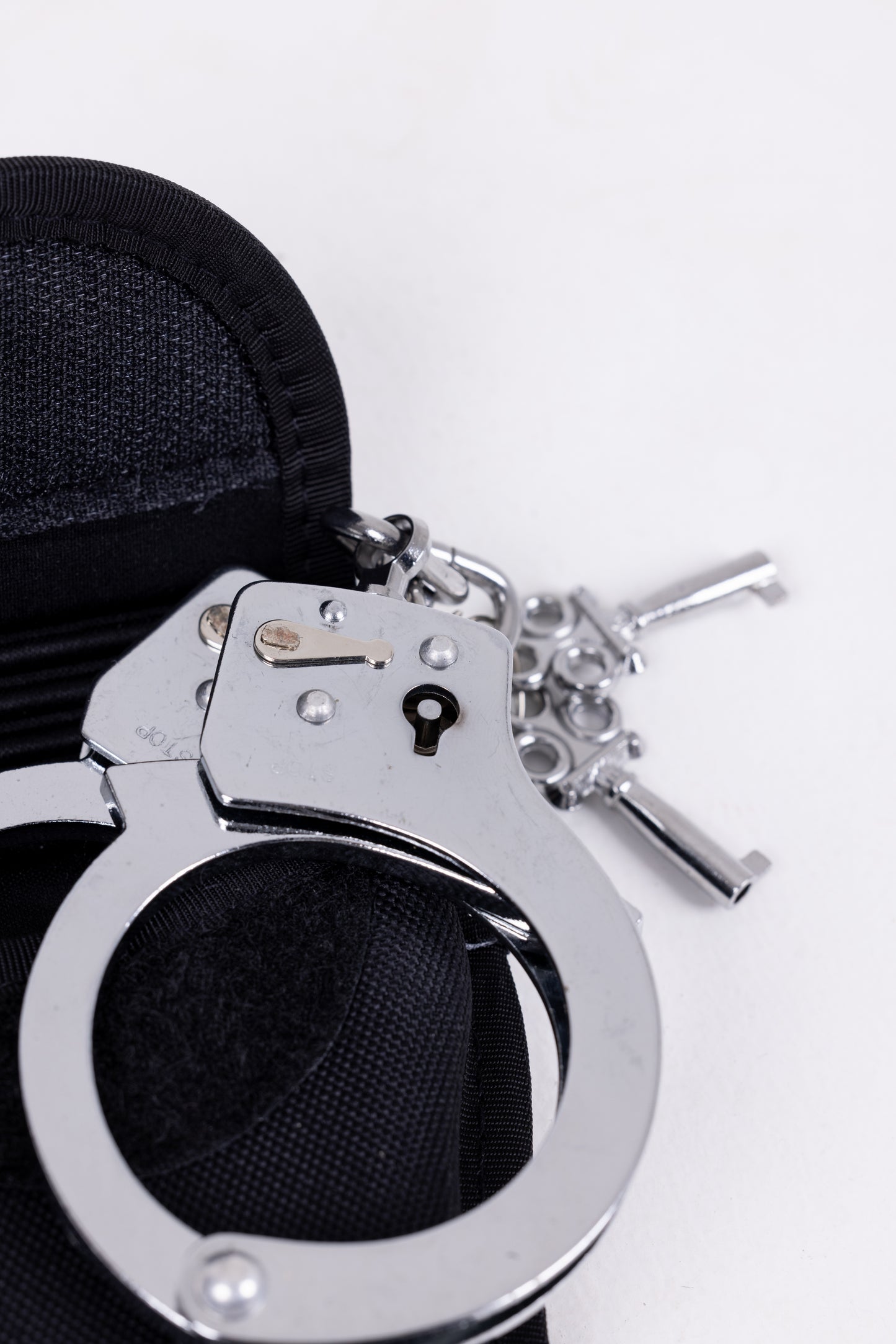 MIL-TEC HANDCUFFS