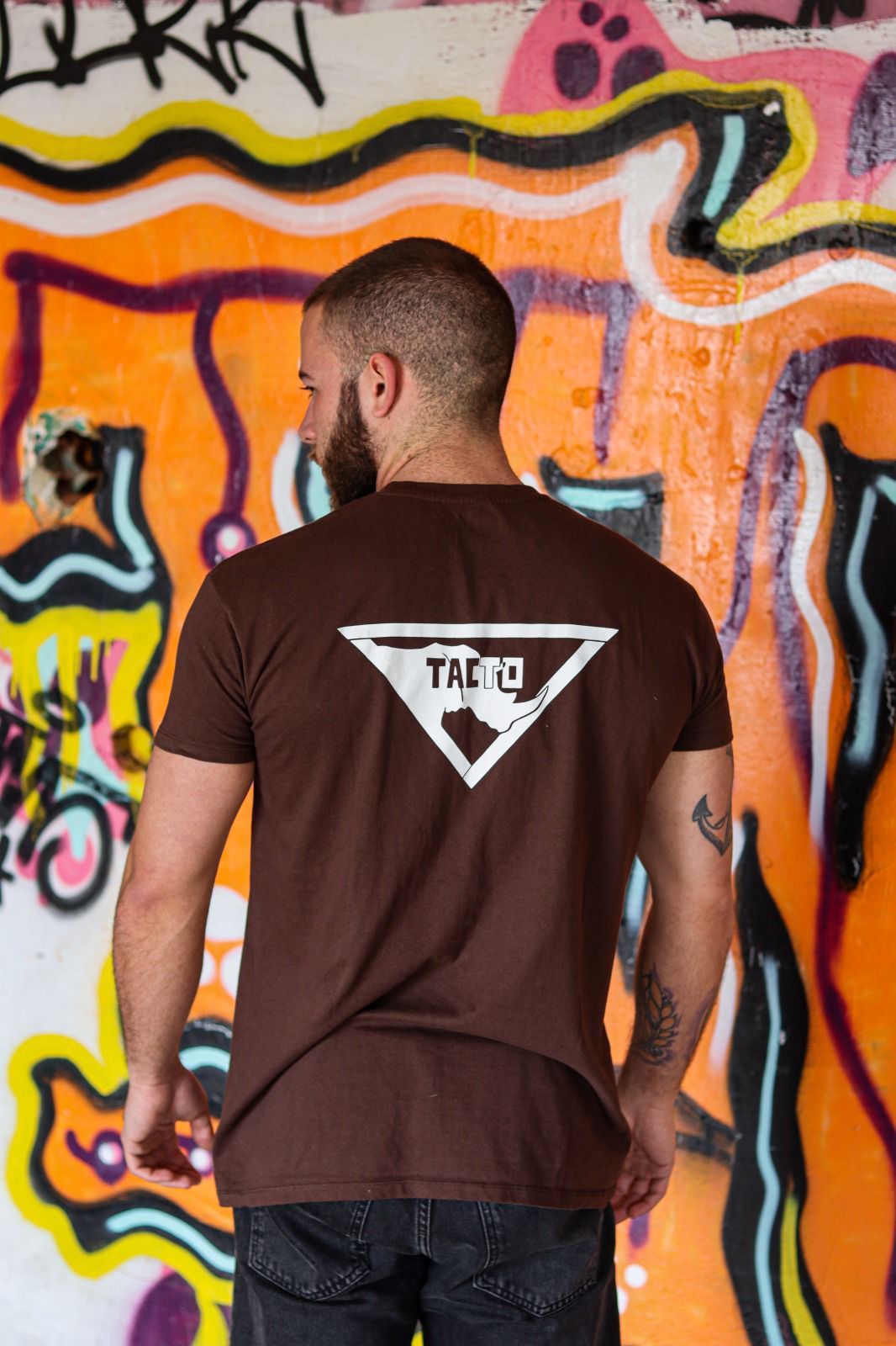 T-SHIRT TACTO RHINOCEROS CASTANHO