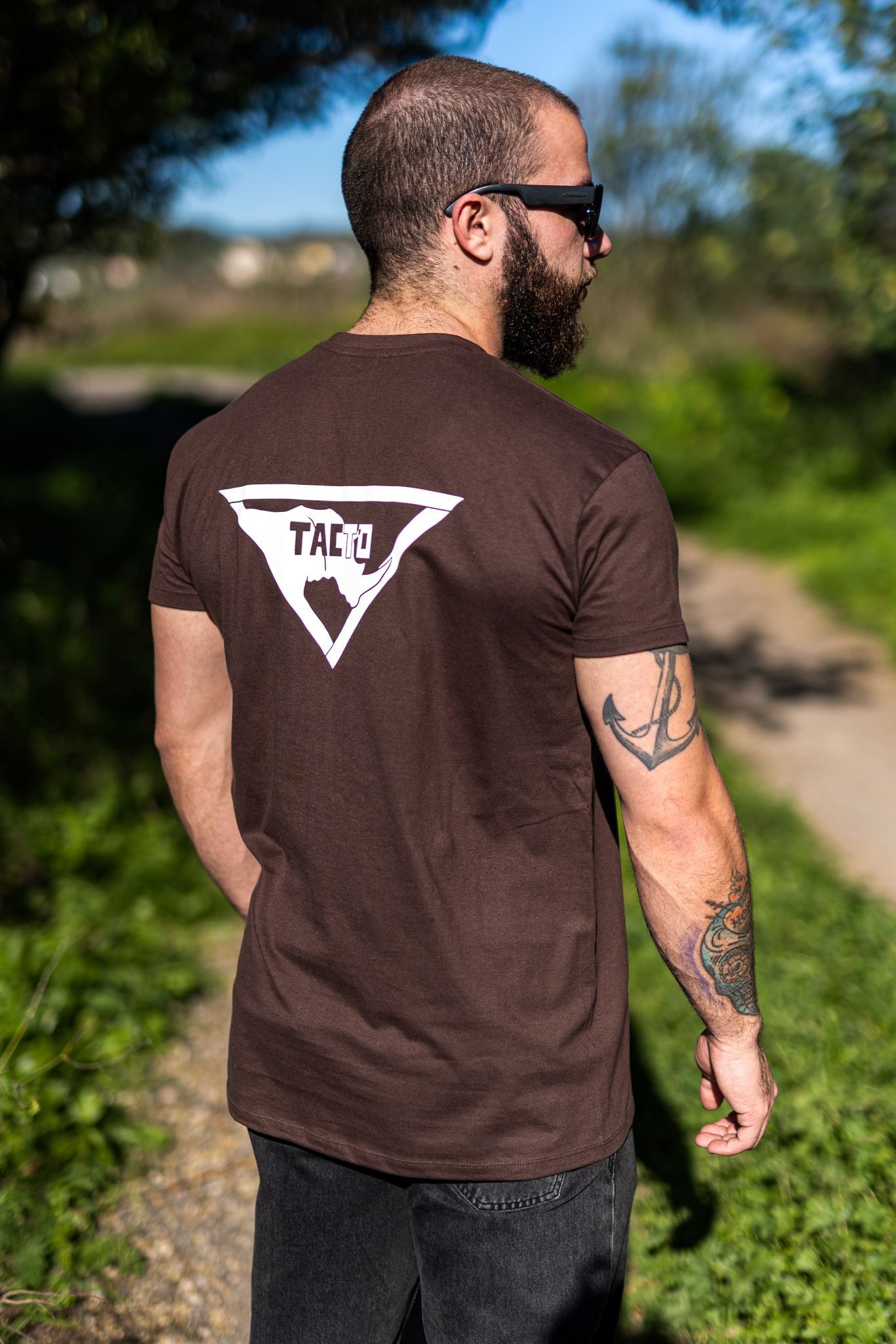 T-SHIRT TACTO RHINOCEROS CASTANHO